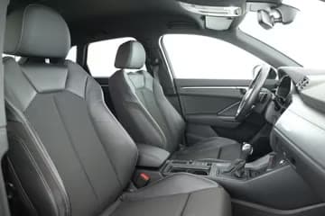 Audi Q3 45 TFSI e S line — miniature 4