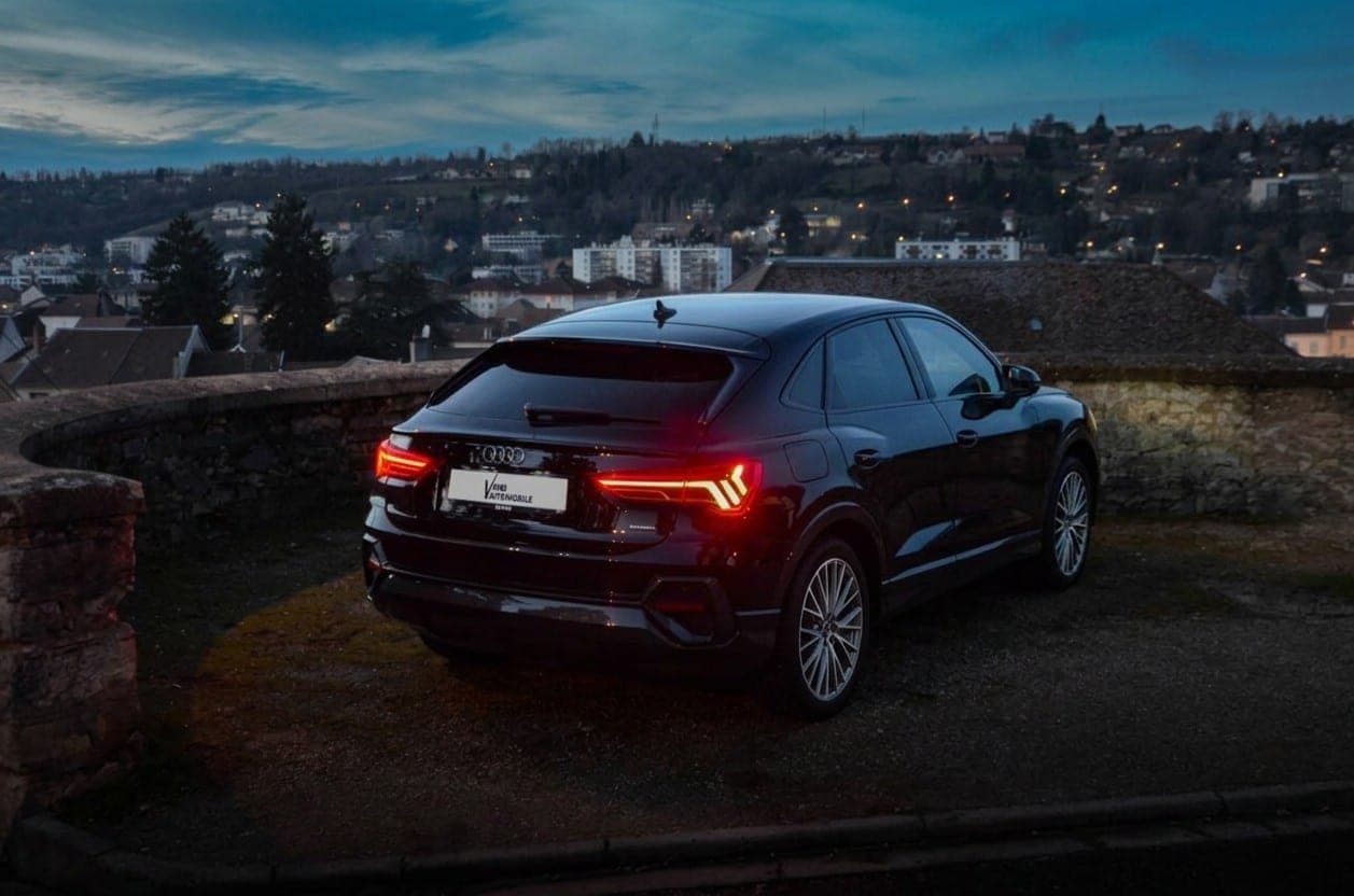 Audi Q3 Sportback 40 TDI quattro S line — miniature 2