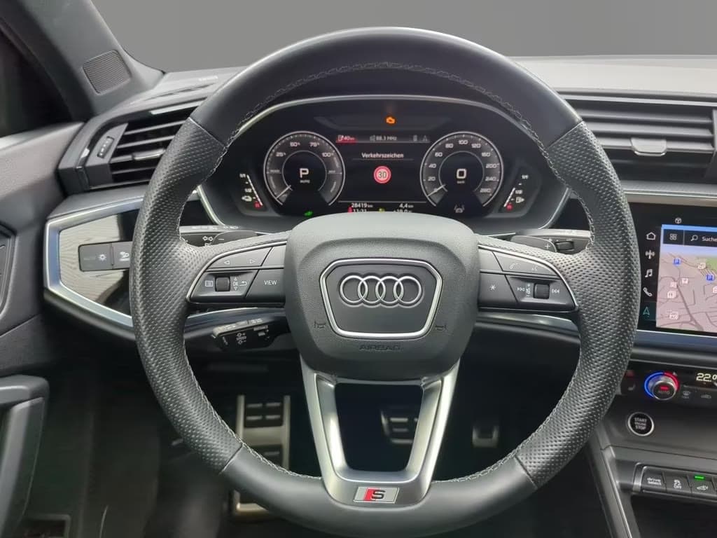 Audi Q3 Sportback 45 TFSI e S line — miniature 4