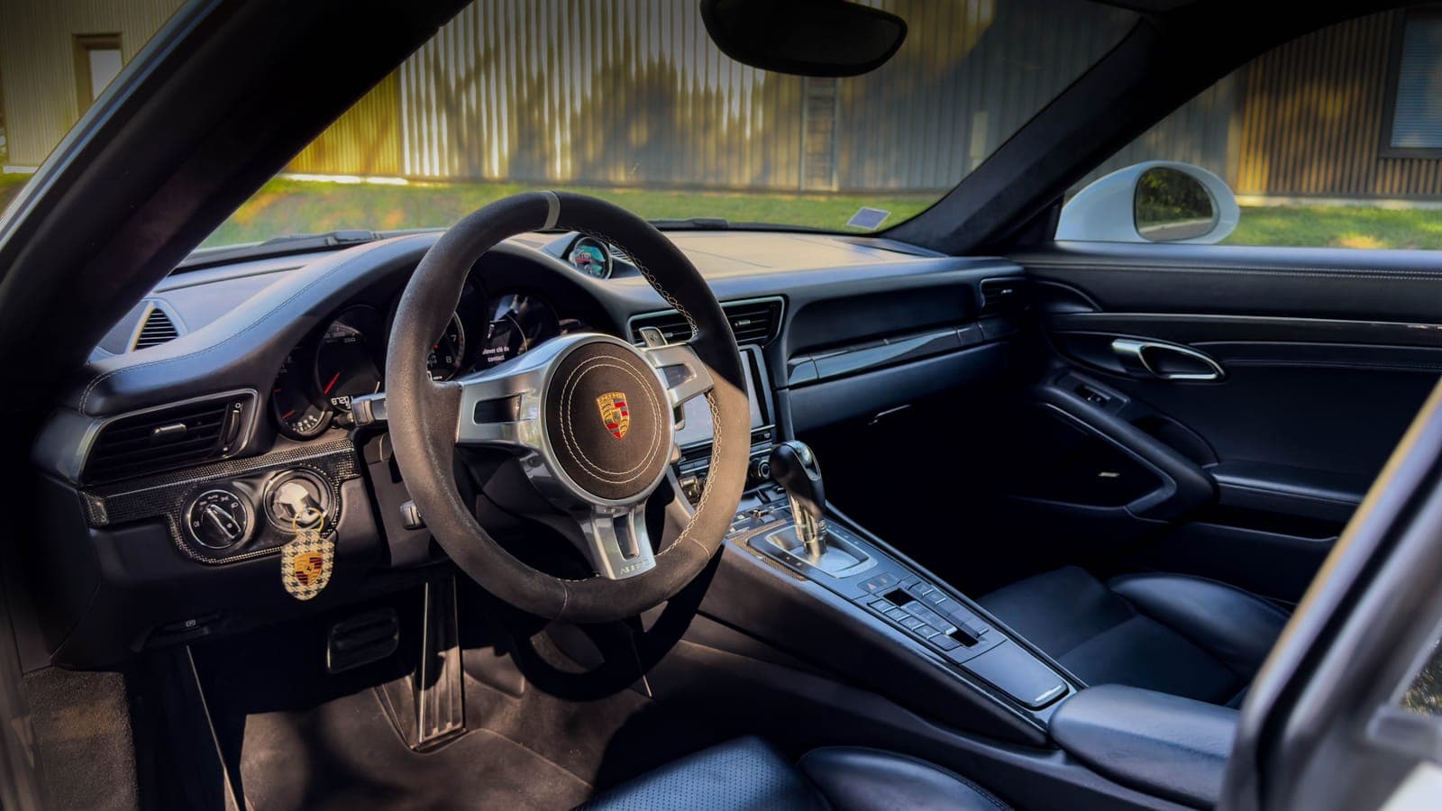 Porsche 911 Turbo S (991.1) — miniature 10